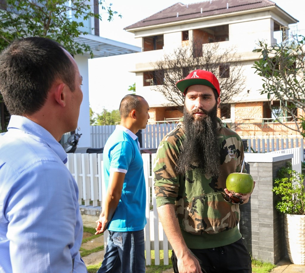 Dao dien 'Kong: Skull Island' tim mua biet thu o Sai Gon hinh anh 1