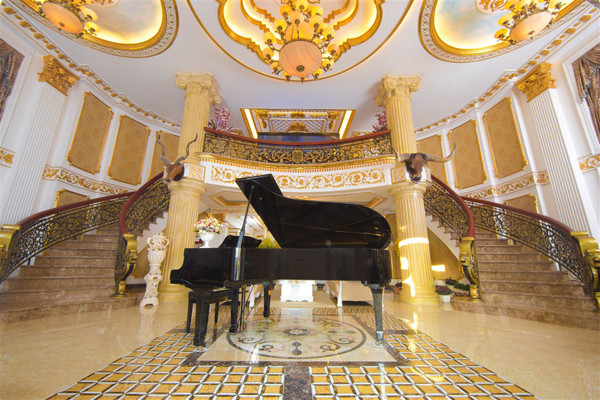 ly-nha-ky-cong-khai-moi-ngoc-ngach-trong-biet-thu-dat-vang-2