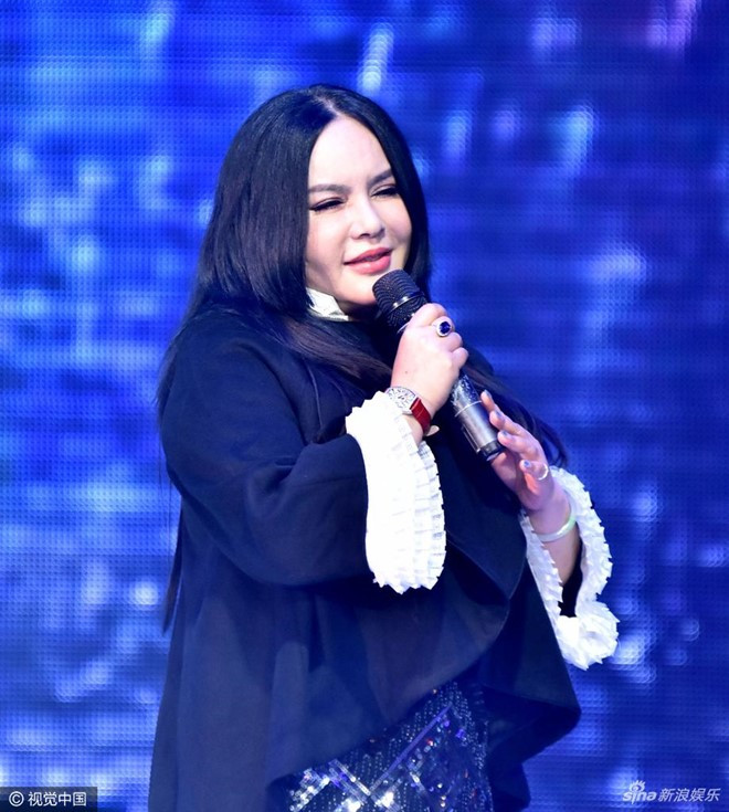 Sao nu Trung Quoc an dat vi mat sung phu, bien dang sau tham my hinh anh 1