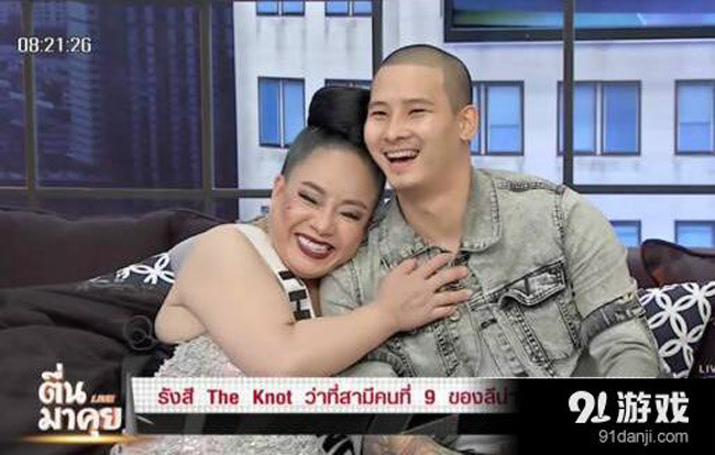 do mat nhin nu dai gia "doi yeu" 28 lan/ngay ben chong tre tren truyen hinh hinh anh 4