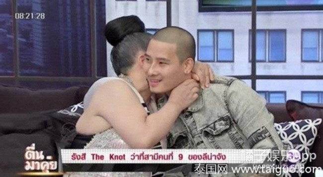 do mat nhin nu dai gia "doi yeu" 28 lan/ngay ben chong tre tren truyen hinh hinh anh 10