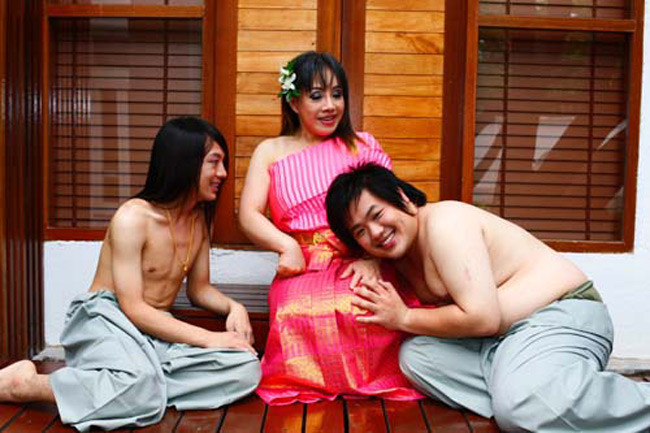 do mat nhin nu dai gia "doi yeu" 28 lan/ngay ben chong tre tren truyen hinh hinh anh 20