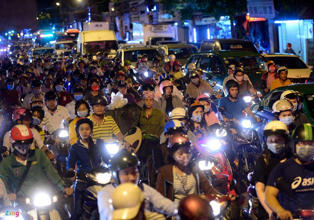 Ket xe 5 gio tai vong xoay Nguyen Thai Son hinh anh 1