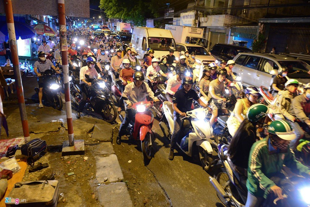 Ket xe 5 gio tai vong xoay Nguyen Thai Son hinh anh 2