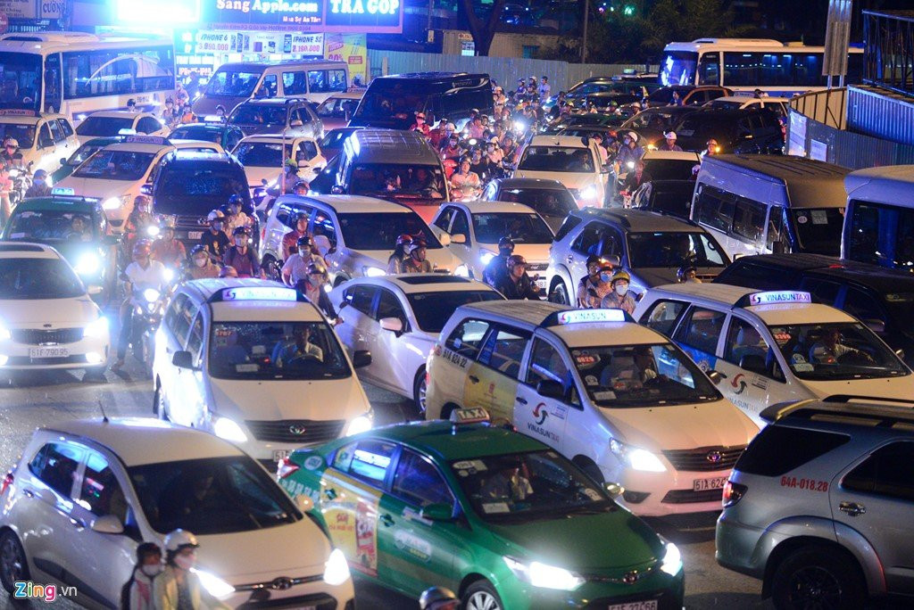 Ket xe 5 gio tai vong xoay Nguyen Thai Son hinh anh 4