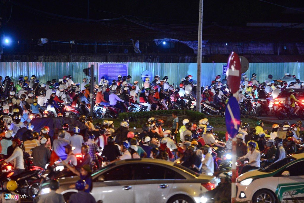 Ket xe 5 gio tai vong xoay Nguyen Thai Son hinh anh 5