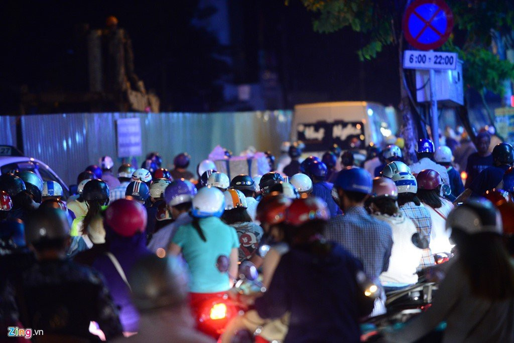 Ket xe 5 gio tai vong xoay Nguyen Thai Son hinh anh 6