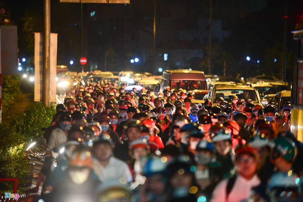 Ket xe 5 gio tai vong xoay Nguyen Thai Son hinh anh 8