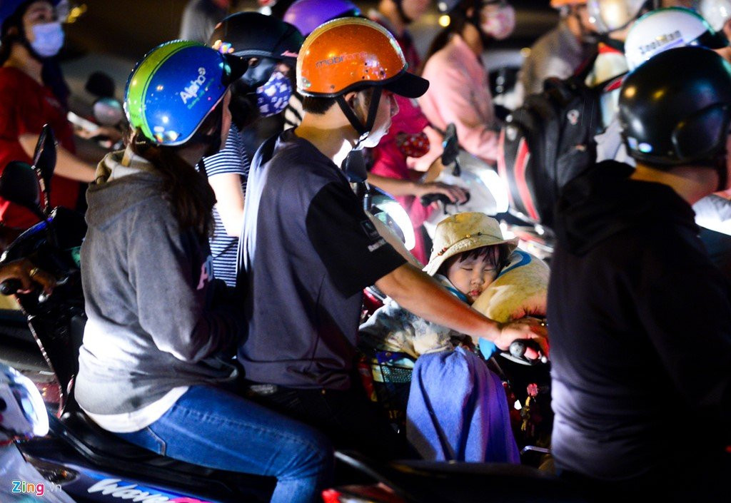 Ket xe 5 gio tai vong xoay Nguyen Thai Son hinh anh 9