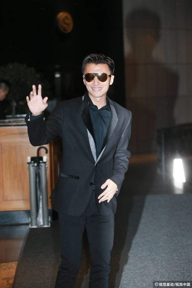 Thanh Long mo tiec thau dem, noi gian khi bi hoi ve bo cu va con gai hinh anh 6