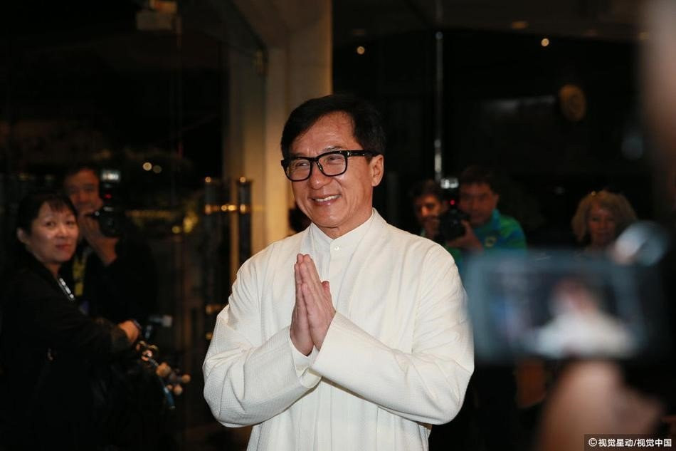 Thanh Long mo tiec thau dem, noi gian khi bi hoi ve bo cu va con gai hinh anh 2