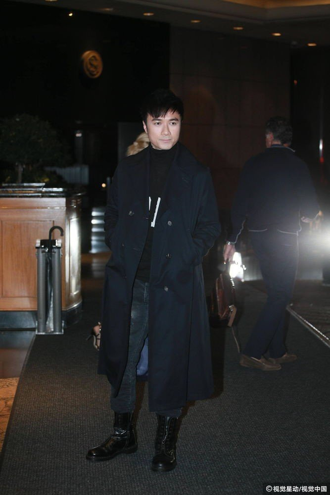 Thanh Long mo tiec thau dem, noi gian khi bi hoi ve bo cu va con gai hinh anh 4