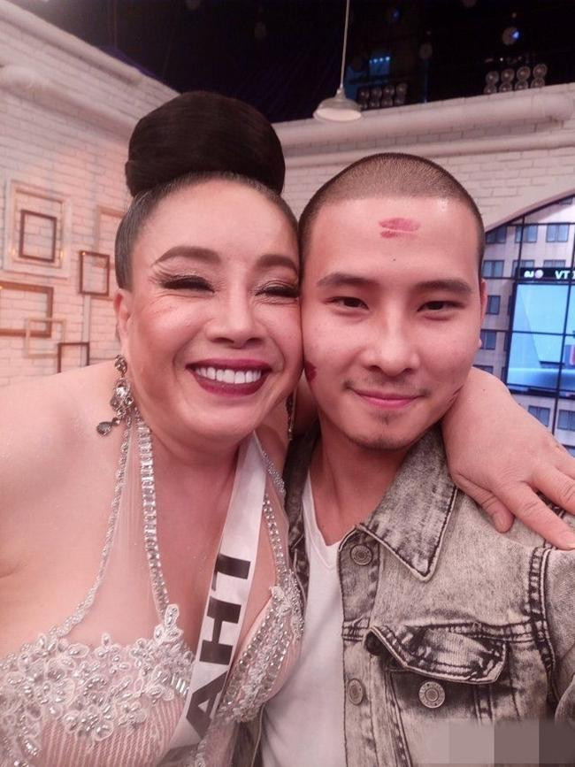 149119837615820-mat-moc-cua-leena1-1505392