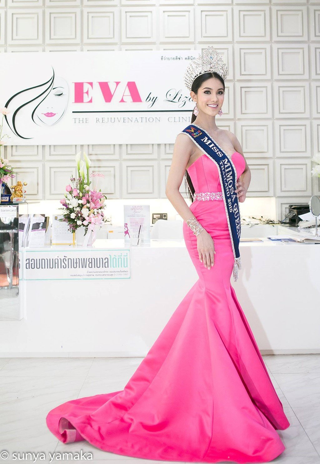 Qua trinh lot xac cua hoa hau chuyen gioi vua di kham nghia vu quan su hinh anh 9