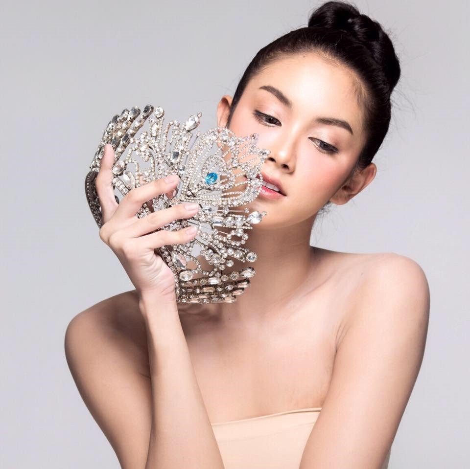 Qua trinh lot xac cua hoa hau chuyen gioi vua di kham nghia vu quan su hinh anh 10