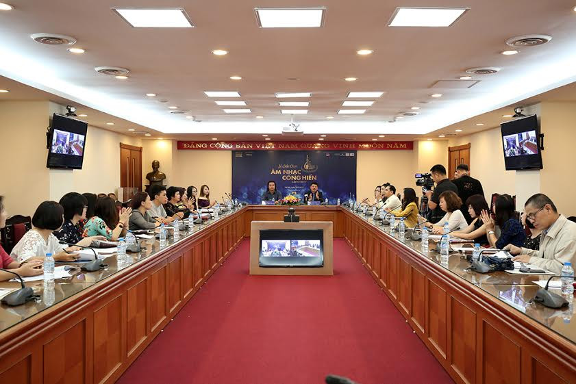 Hinh anh Dong Nhi, Noo Phuoc Thinh gop mat trong le trao giai am nhac 'Cong hien 2017' 5