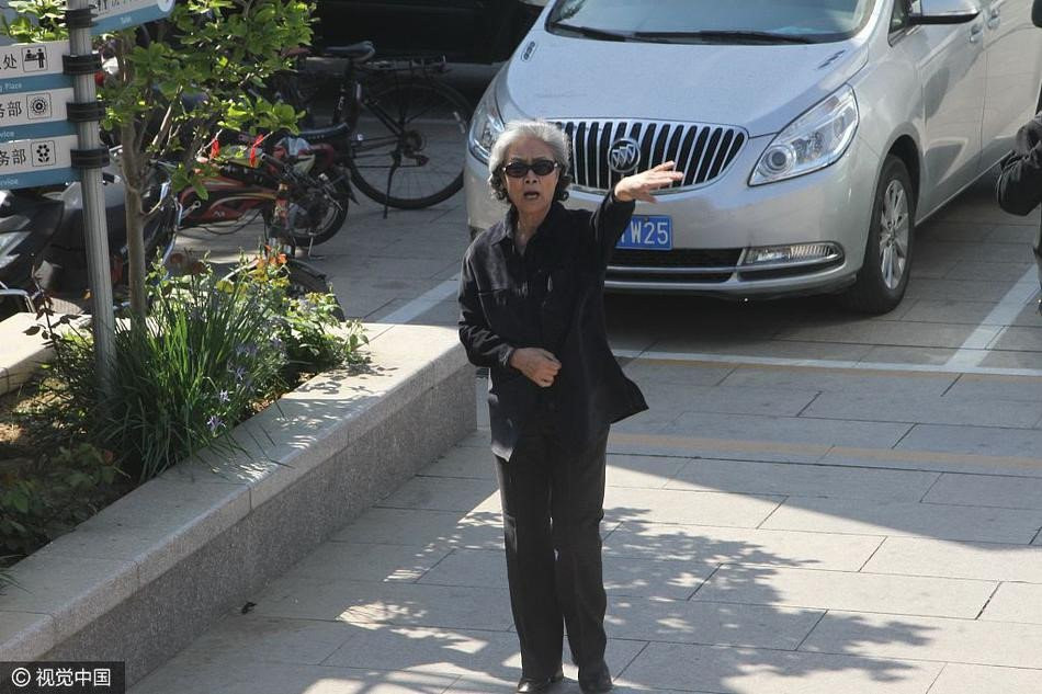 Le tang dao dien Duong Khiet, đạo diễn dương khiết, lễ tang dương khiết, tây du ký 1986, diễn viên tây du ký, sao tây du ký, sao hoa ngữ, đạo diễn dương khiết, tin tức mới nhất, tin tức trong ngày, tin giải trí, tin tức giải trí, tây du ký, sao quốc tế, vtc, vtc news, vtc.vn - 12