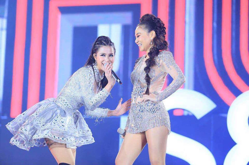 Hinh anh Dong Nhi thang hoa tren san khau ket hop cung Thu Minh 15