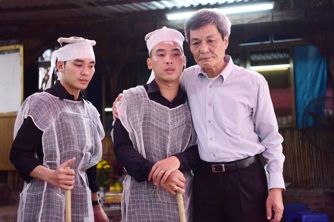 Hinh anh Dien vien Thu Ha, Tran Luc tien dua nghe si Hoang Thang 11