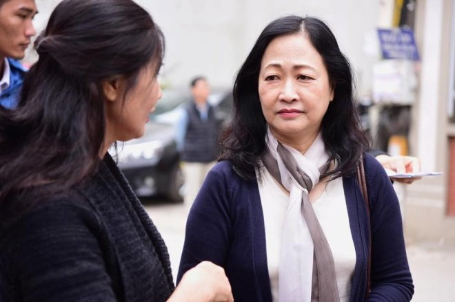 Hinh anh Dien vien Thu Ha, Tran Luc tien dua nghe si Hoang Thang 9