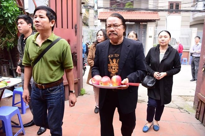 Hinh anh Dien vien Thu Ha, Tran Luc tien dua nghe si Hoang Thang 9