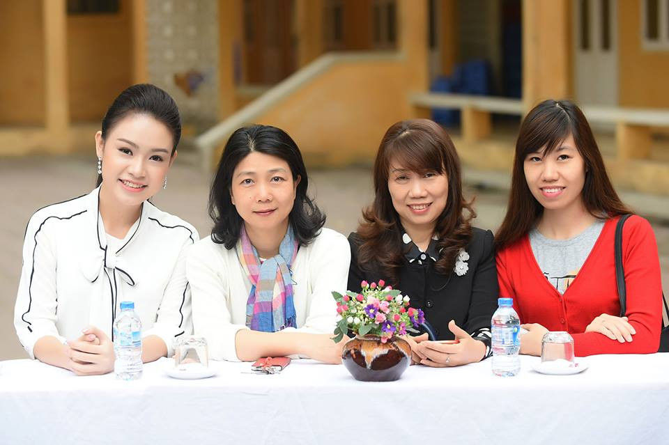 Hinh anh Ngoc Van xinh dep ve tham truong cu, keu goi gay quy ‘Vi Truong Sa’ 12