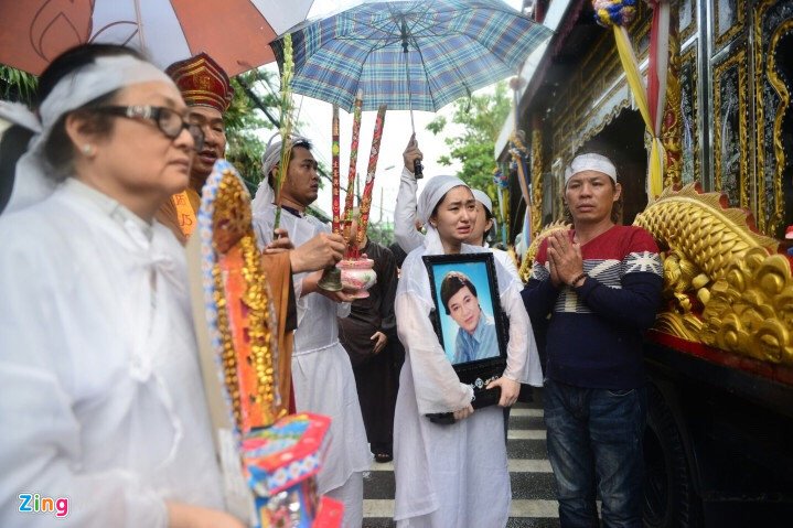 Hinh anh Vo con khoc nuc no trong giay phut tien biet nghe si Thanh Sang - Sao Viet 13