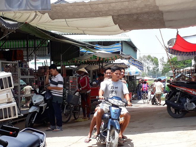 San hang hieu gia re o 'cho diec' vung bien hinh anh 3