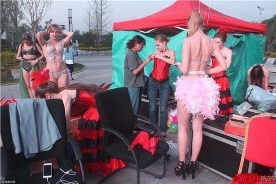 Dan nguoi mau quoc te phai thay noi y giua pho hinh anh 1