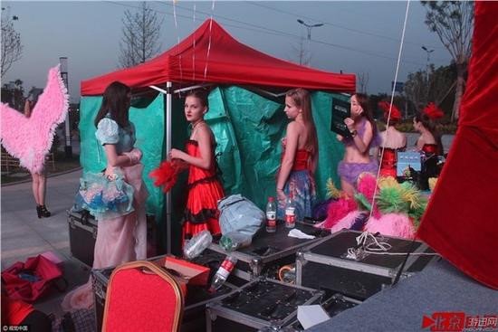 Dan nguoi mau quoc te phai thay noi y giua pho hinh anh 2