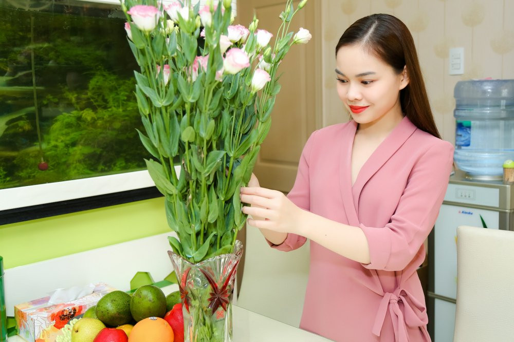 Hinh anh Giang Hong Ngoc mua can ho cao cap tang me nhan 'Ngay cua me'