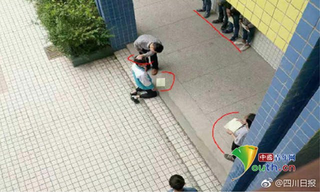 Thay giao Trung Quoc bat hoc sinh quy roi danh bang day thung hinh anh 2