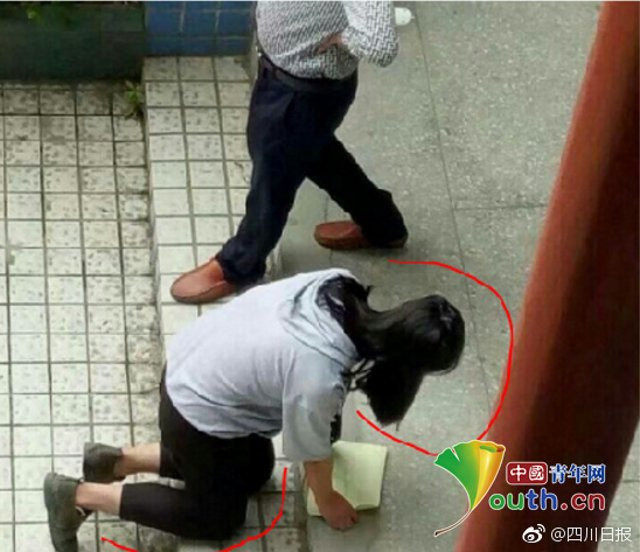 Thay giao Trung Quoc bat hoc sinh quy roi danh bang day thung hinh anh 5