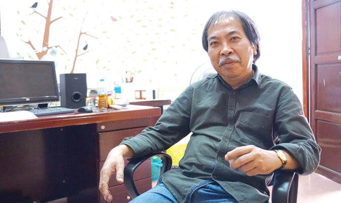 Nguyễn Quang Thiều trầm tư trong những ngày đầu ngồi ghế nóng. Ảnh: Toan Toan.