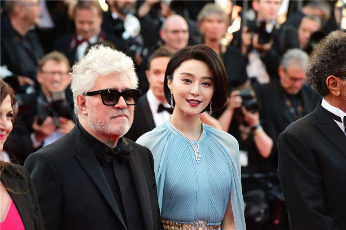 Pham Bang Bang mo nhat giua dan sao lon tren tham do Cannes hinh anh 4