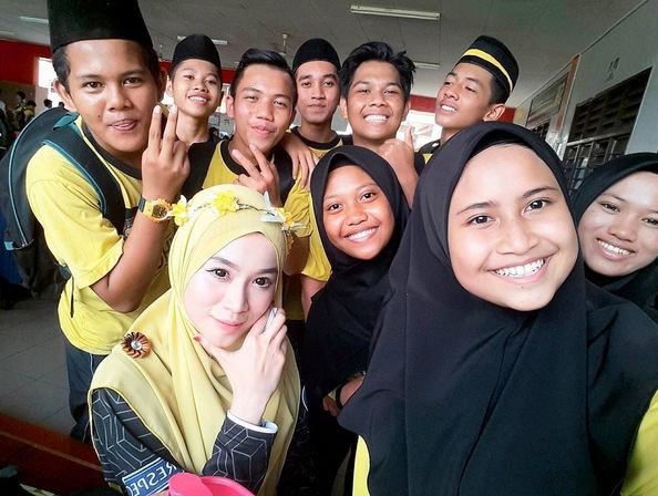 Co giao nguoi Malaysia dep nhu hot girl hinh anh 3