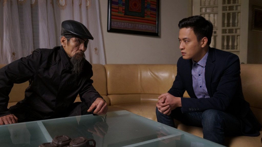 Le Thanh 'Nguoi phan xu' tung ban dien thoai kiem song hinh anh 1