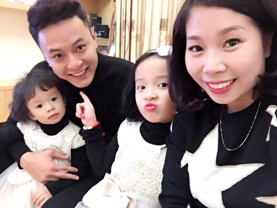 Le Thanh 'Nguoi phan xu' tung ban dien thoai kiem song hinh anh 3