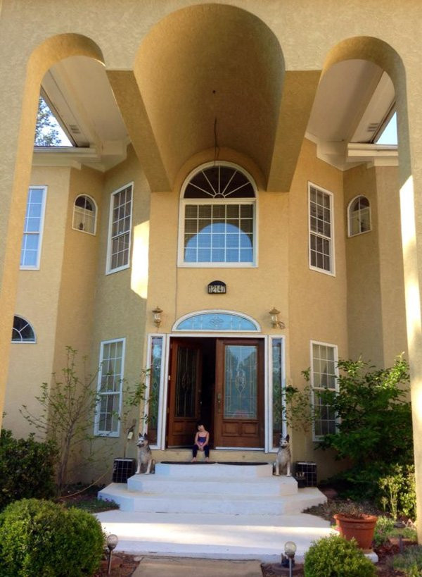 co gi ben trong can biet thu 112 cua so tai my cua thuy nga? hinh anh 3