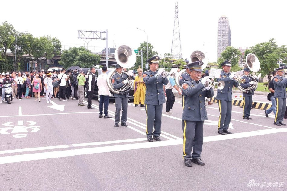 Le tang Thien vuong Dai Loan: Hang nghin nguoi co mat tien dua hinh anh 4