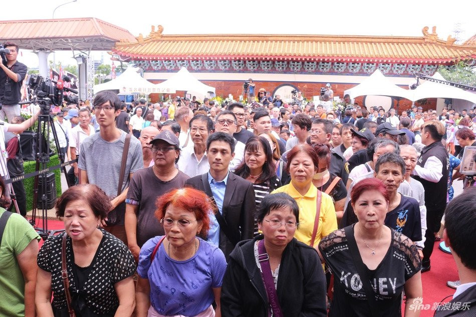 Le tang Thien vuong Dai Loan: Hang nghin nguoi co mat tien dua hinh anh 5