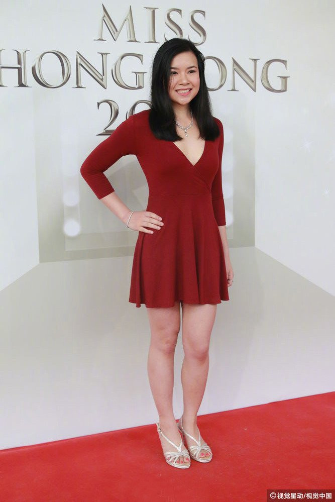 Dan thi sinh hoa hau Hong Kong lai gay chu y vi duoi chuan dep hinh anh 4