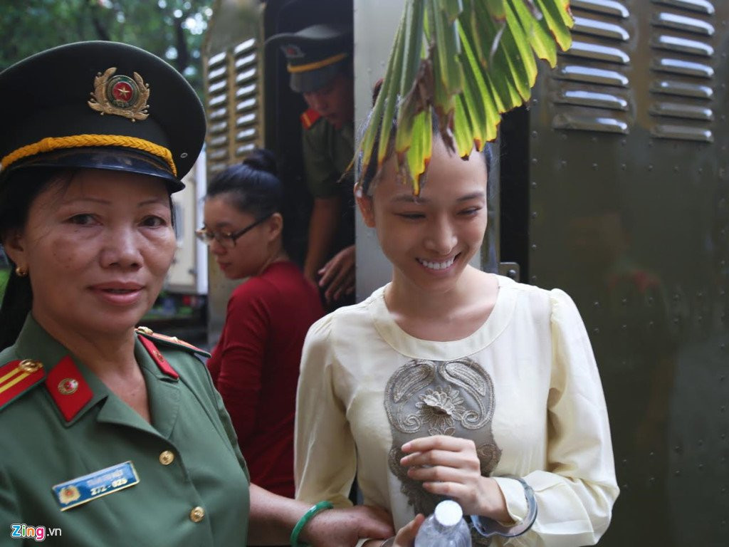 Phuong Nga: Tu danh hieu hoa hau toi cao buoc lua dao hinh anh 12