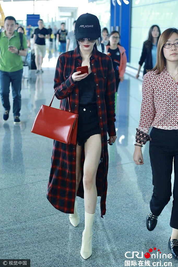 Duong Mich lo dang gay go o su kien hinh anh 4