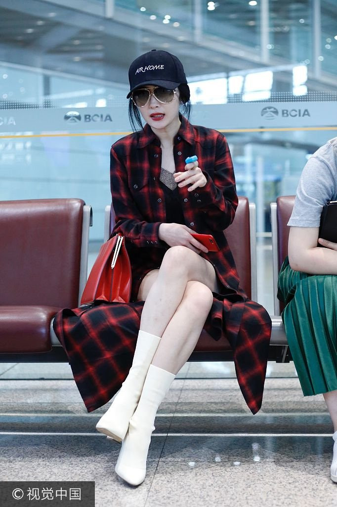 Duong Mich lo dang gay go o su kien hinh anh 6