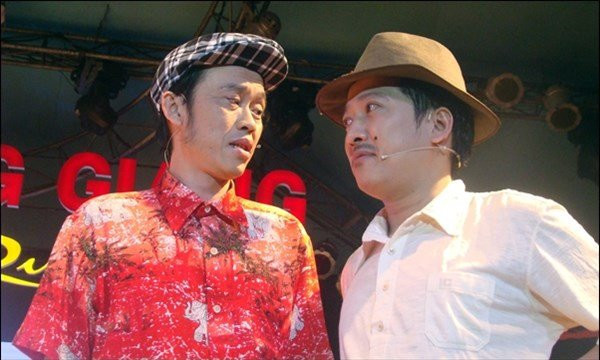 Nghe si Hoai Linh bi khan gia nem da khi dien o Quang Ngai hinh anh 3