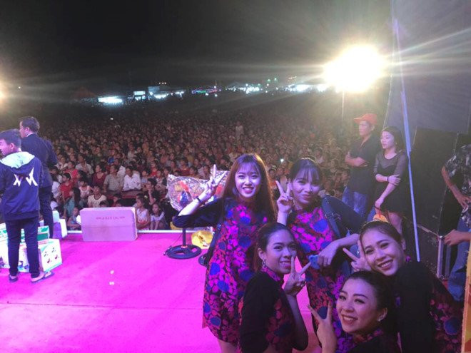 Hoai Linh bi hong iPad, tut dep sau vu nem da len san khau hinh anh 1