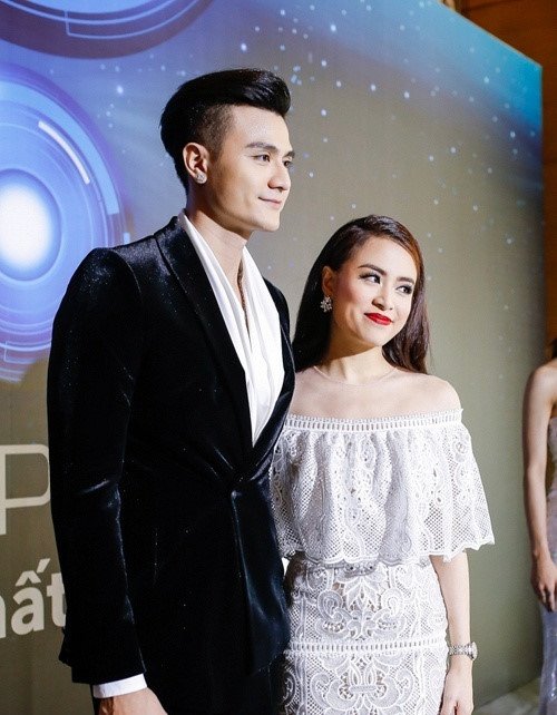 Hoàng Thùy Linh “lép vế” nhan sắc mẹ chồng tương lai - 7