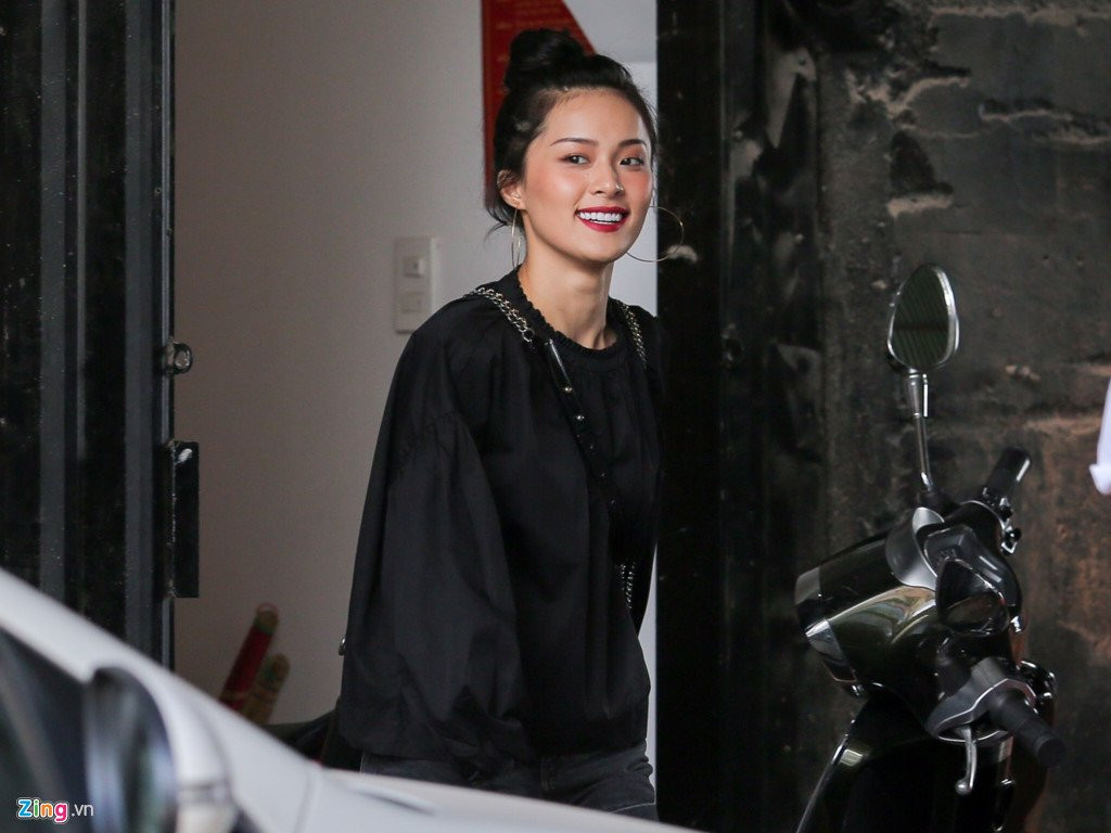 Ha Vi vui ve di hen ho sau khi cong khai chia tay Cuong Do La hinh anh 8