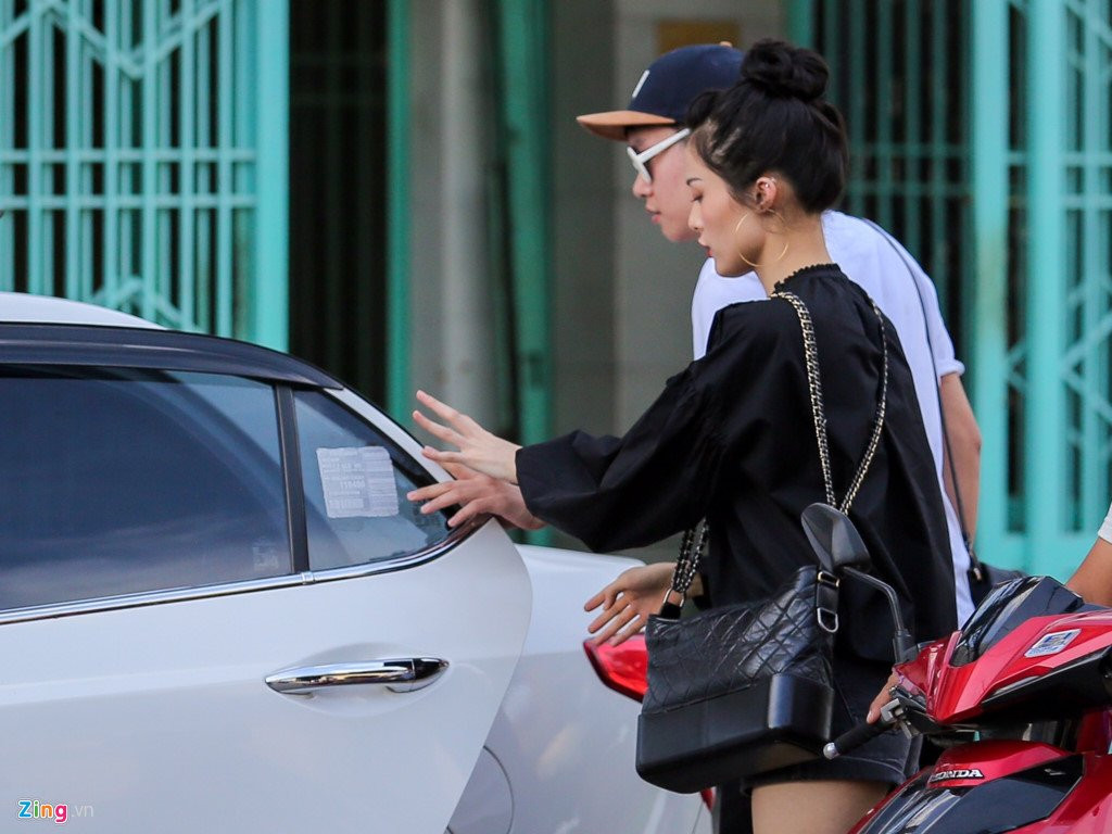 Ha Vi vui ve di hen ho sau khi cong khai chia tay Cuong Do La hinh anh 10